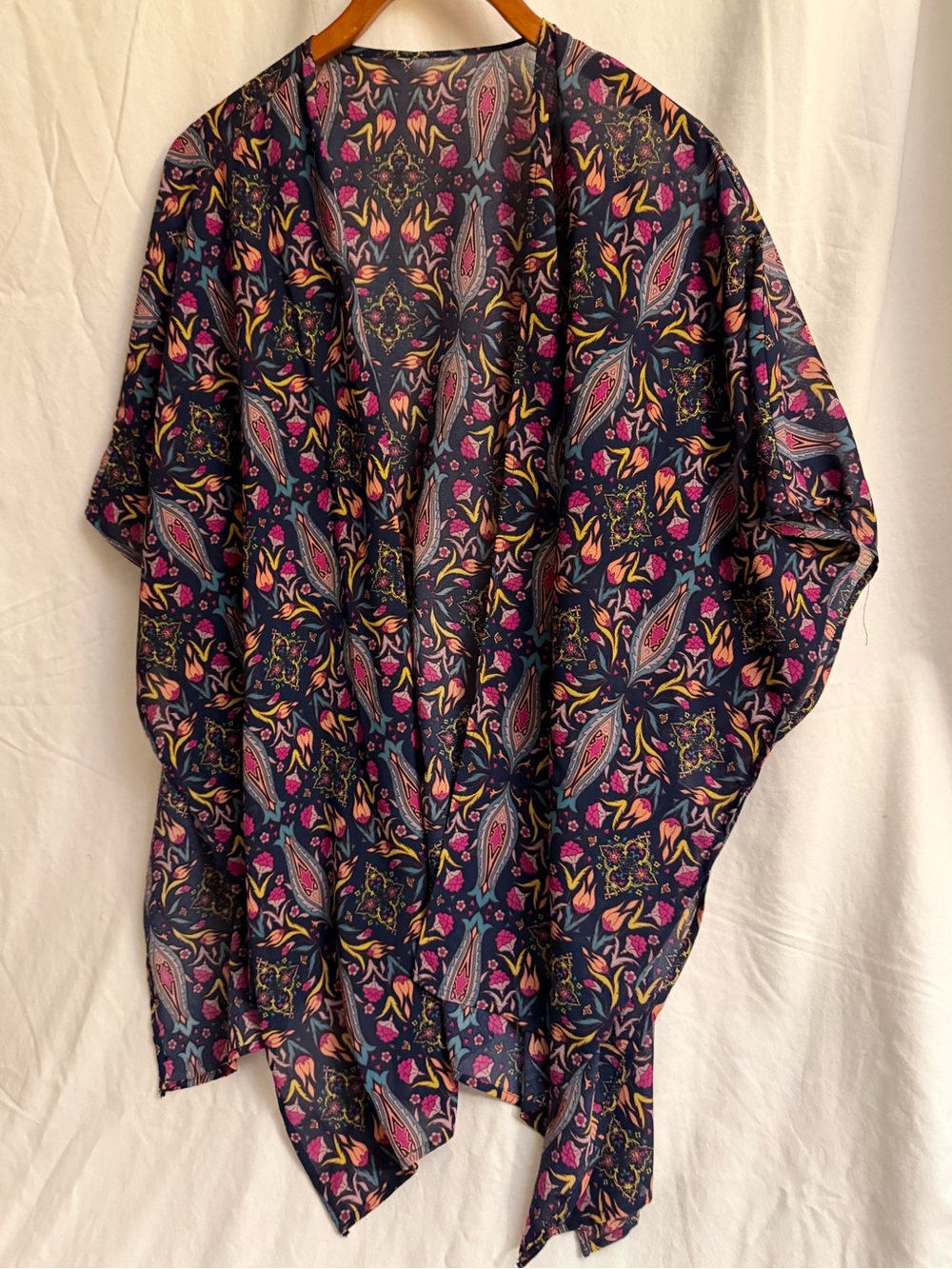 Johnny Was lightweight cape purple in one size. OS great condition